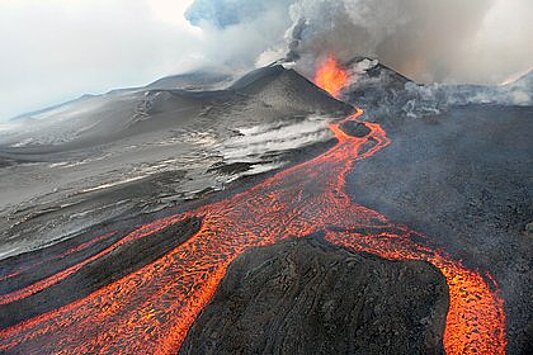 В России 70 действующих вулканов: чем они способны поразить туристов?