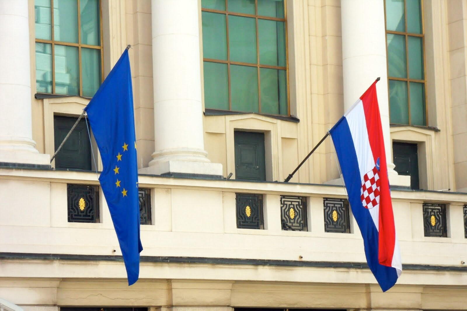 Хорватия развеяла слухи об отмене предоставления турвиз россиянам